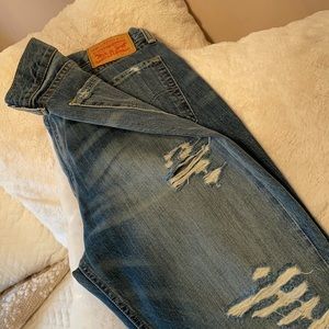 Levi’s 514 Distressed Jeans
